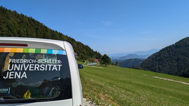 Blick entlang der Šoštanj-Verwerfung zum Velenje-Becken